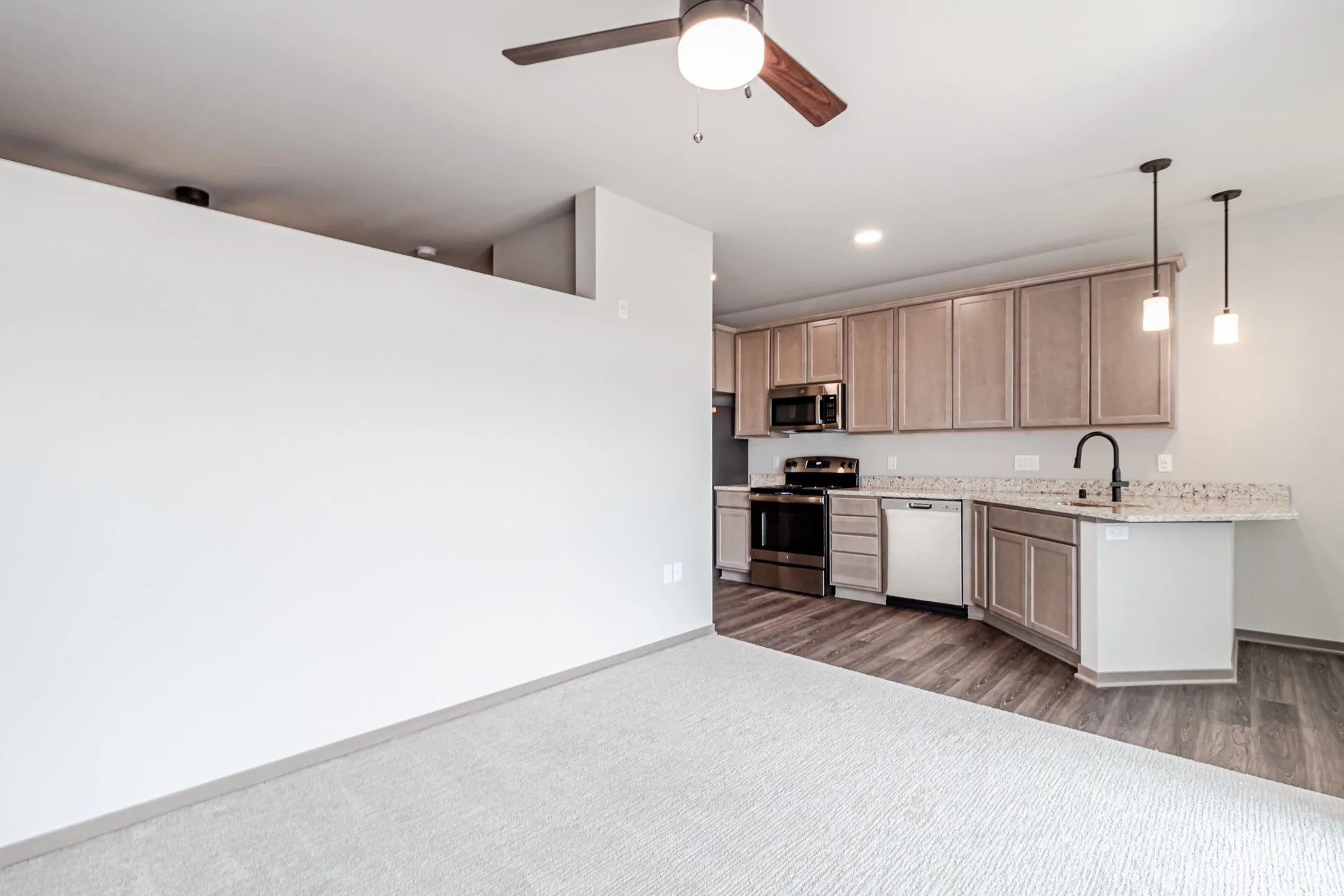 希少Johnson/Forever ハワイAOR The Preserve at Prairie Lakes | Sun Prairie Apartments — Goldleaf
